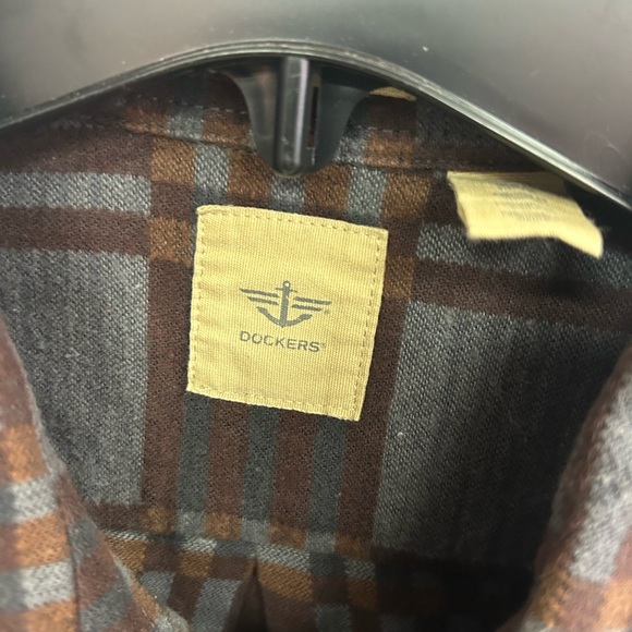 NWT DOCKERS LONG SLEEVES CASUAL FLANNEL PLEATED BUTTONS DOWN SHIRT FITTED IN L - Picture 4 of 7